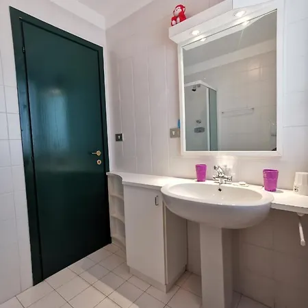 Hostdomus - Shine Apartment